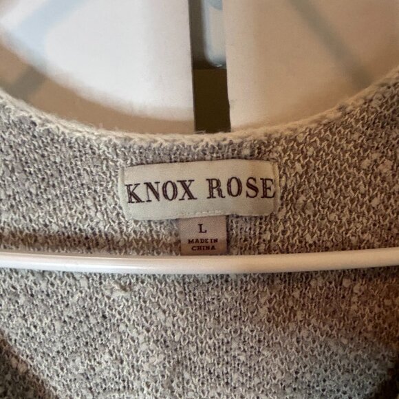 Knox Rose Oatmeal Gray Leopard Print Knit pullover. Vneck. Size Large. EUC. - Picture 4 of 5